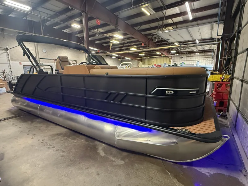 Slide: The Image of Bentley Pontoons Elite 223 Swingback Tritoon 2026 - 46