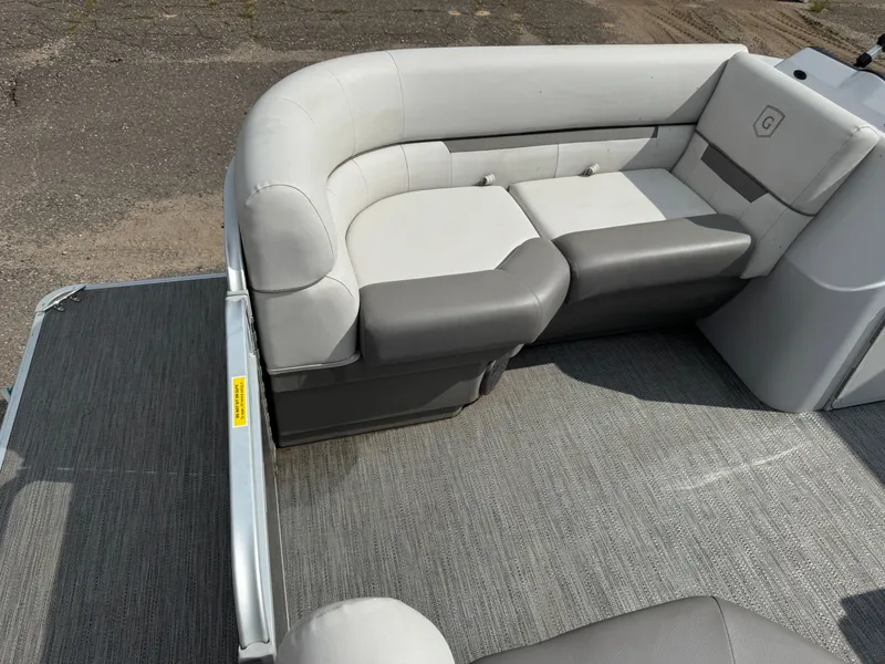 Slide: The Image of Sweetwater 1880 Pontoon 2021 - 13