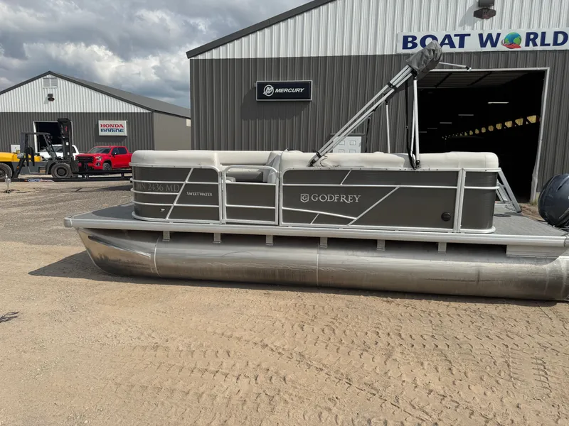 Slide: The Image of Sweetwater 1880 Pontoon 2021 - 24