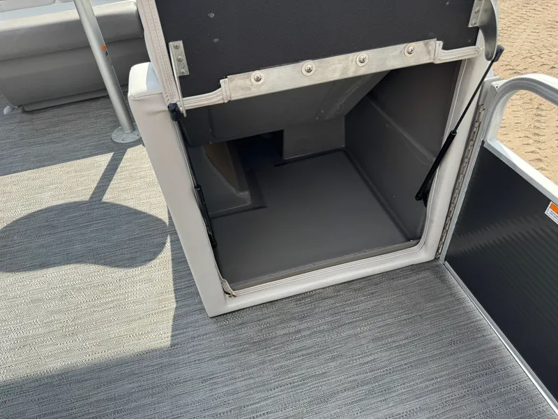 Slide: The Image of Sweetwater 1880 Pontoon 2021 - 26