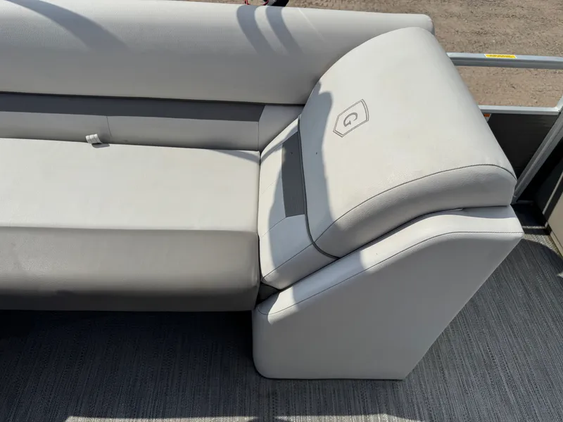 Slide: The Image of Sweetwater 1880 Pontoon 2021 - 27