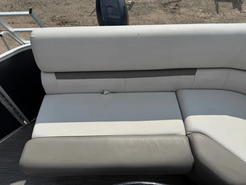 Slide: The Image of Sweetwater 1880 Pontoon 2021 - 29