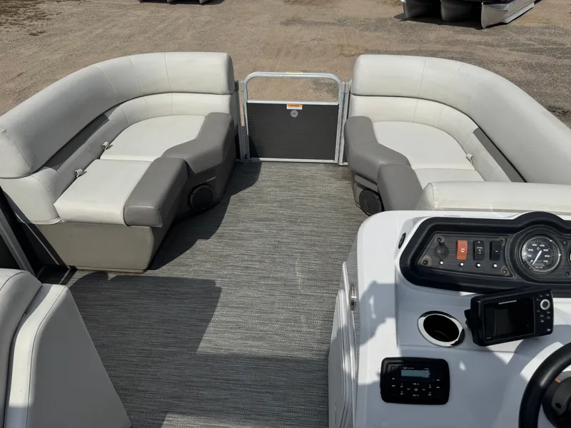 Slide: The Image of Sweetwater 1880 Pontoon 2021 - 3