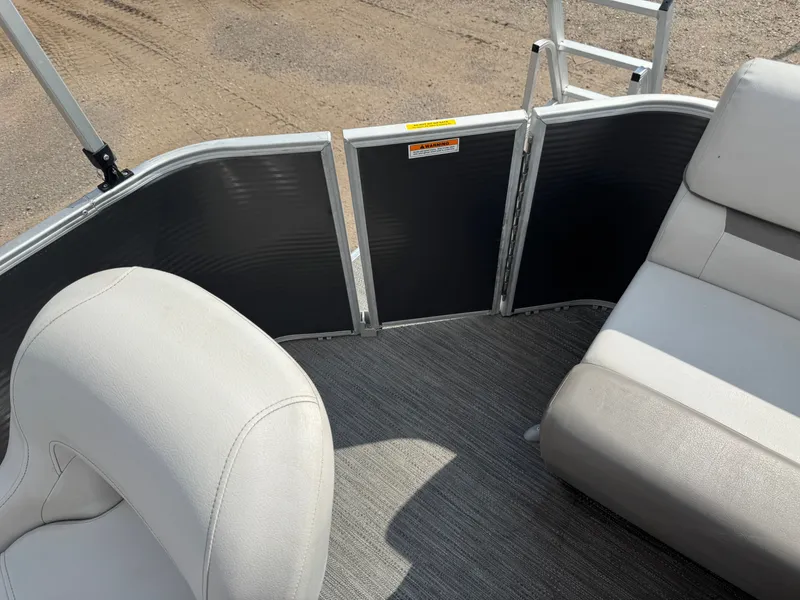 Slide: The Image of Sweetwater 1880 Pontoon 2021 - 31