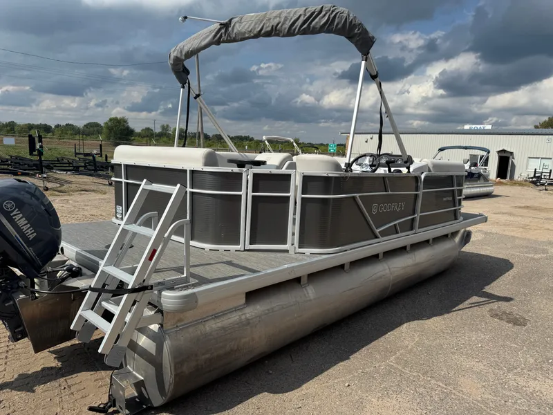 Slide: The Image of Sweetwater 1880 Pontoon 2021 - 34