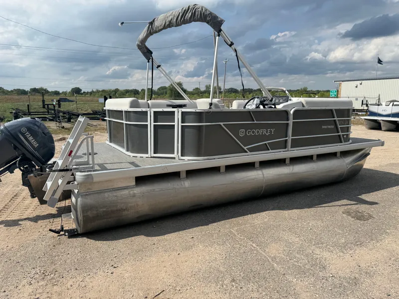 Slide: The Image of Sweetwater 1880 Pontoon 2021 - 35