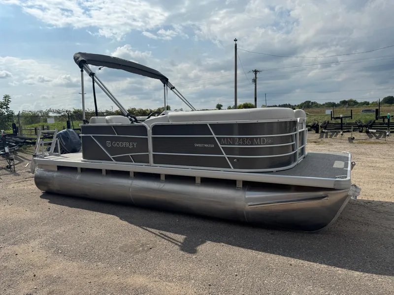 Slide: The Image of Sweetwater 1880 Pontoon 2021 - 38