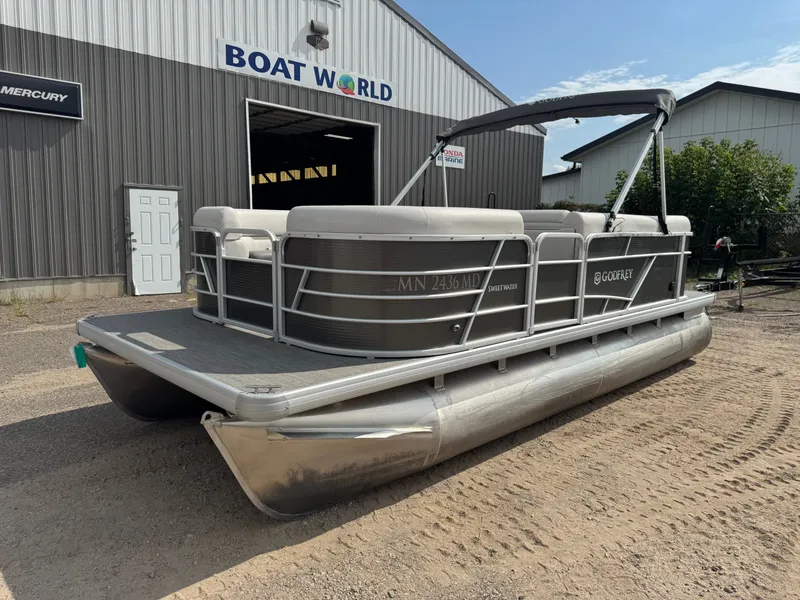 Slide: The Image of Sweetwater 1880 Pontoon 2021 - 42