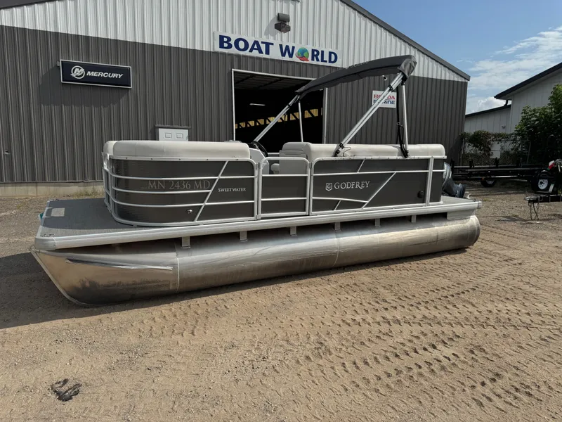 Slide: The Image of Sweetwater 1880 Pontoon 2021 - 45