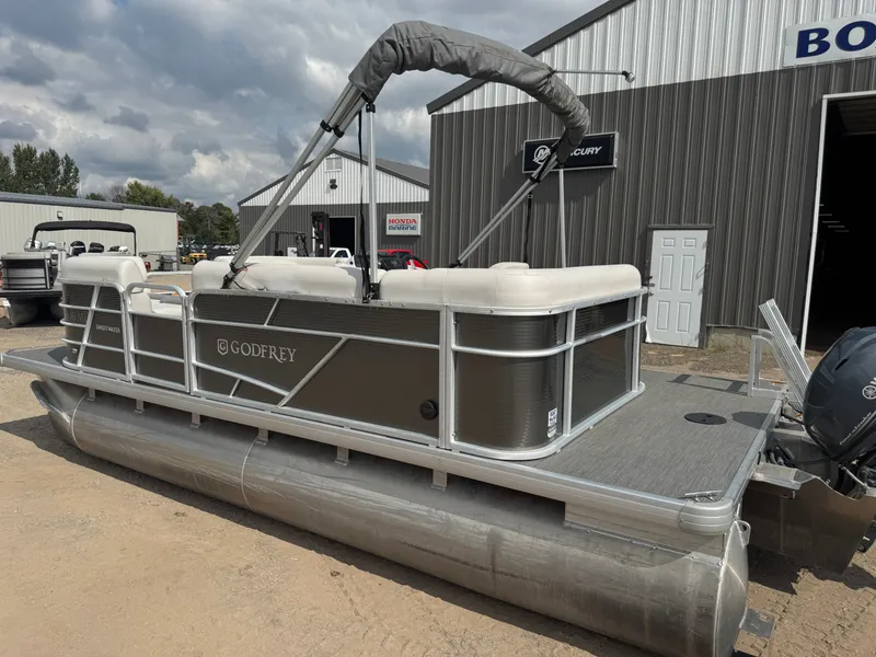 Slide: The Image of Sweetwater 1880 Pontoon 2021 - 49