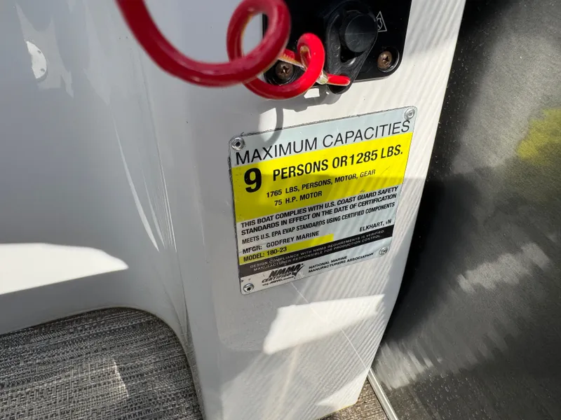 Slide: The Image of Sweetwater 1880 Pontoon 2021 - 54