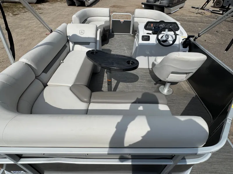 Slide: The Image of Sweetwater 1880 Pontoon 2021 - 6