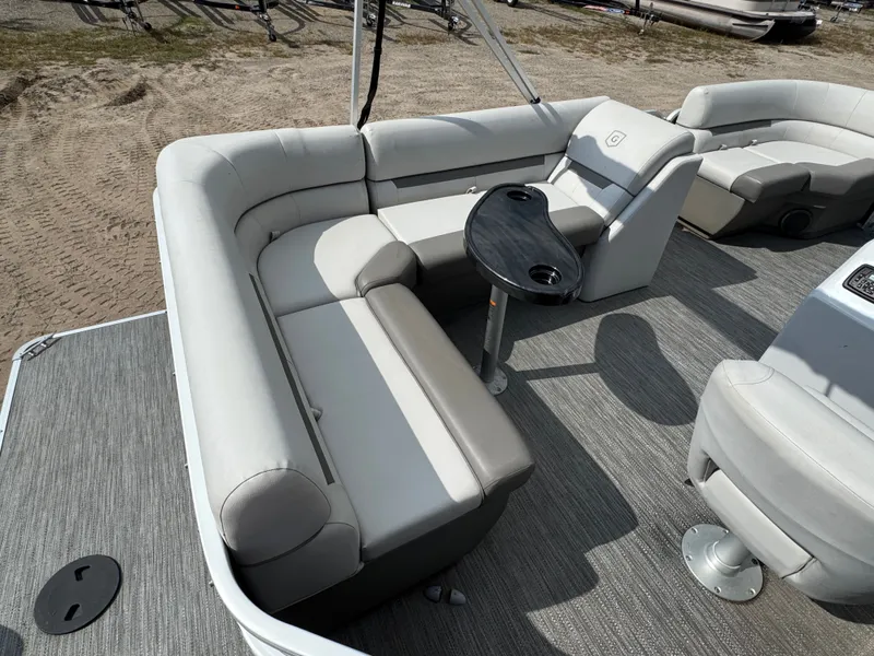 Slide: The Image of Sweetwater 1880 Pontoon 2021 - 8