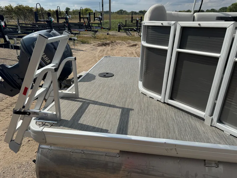 Slide: The Image of Sweetwater 1880 Pontoon 2021 - 9