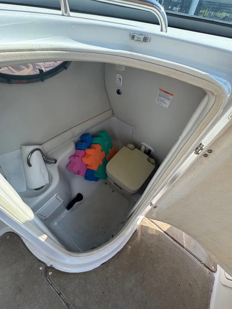 Slide: The Image of Crownline Boats 270 BR 2008 - 14