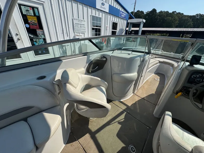 Slide: The Image of Crownline Boats 270 BR 2008 - 5