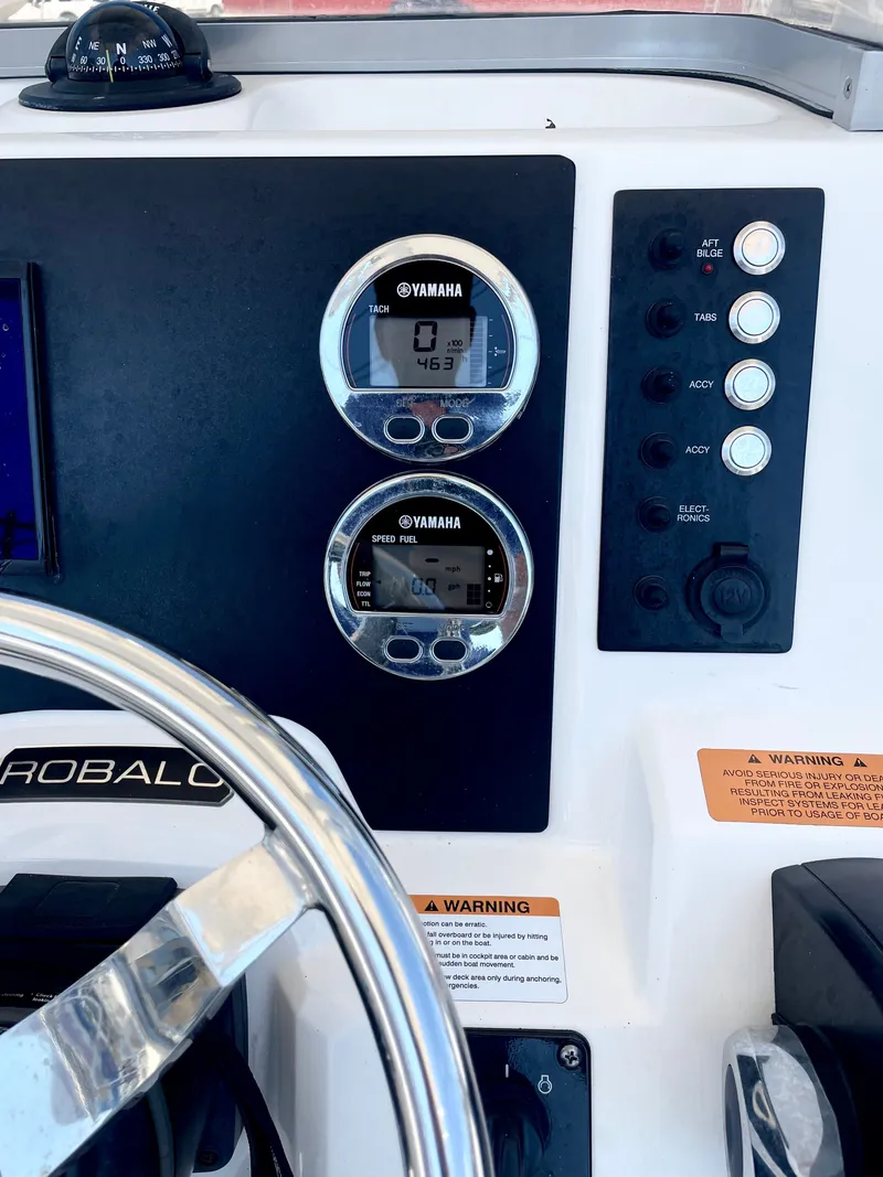 Slide: The Image of Robalo R202 Explorer 2023 - 14