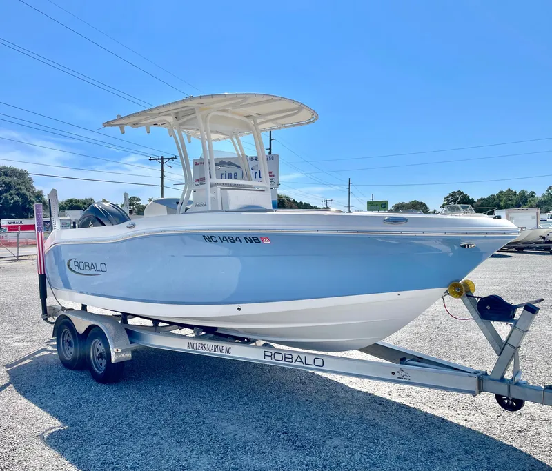 Slide: The Image of Robalo R202 Explorer 2023 - 2