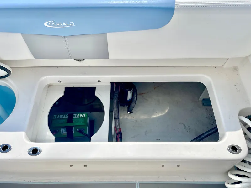 Slide: The Image of Robalo R202 Explorer 2023 - 20