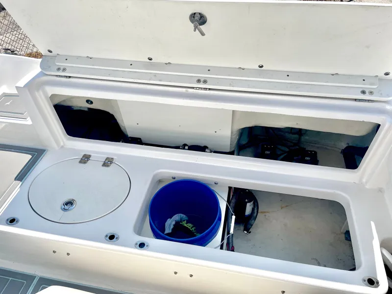 Slide: The Image of Robalo R202 Explorer 2023 - 21