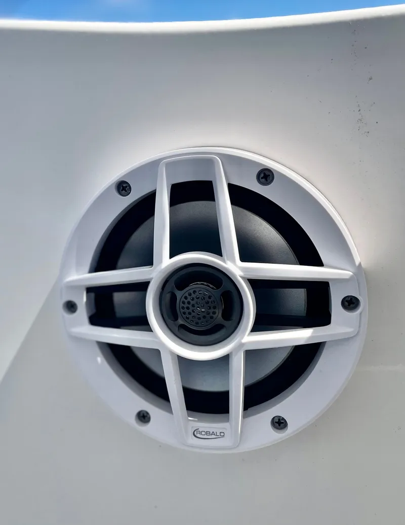 Slide: The Image of Robalo R202 Explorer 2023 - 25