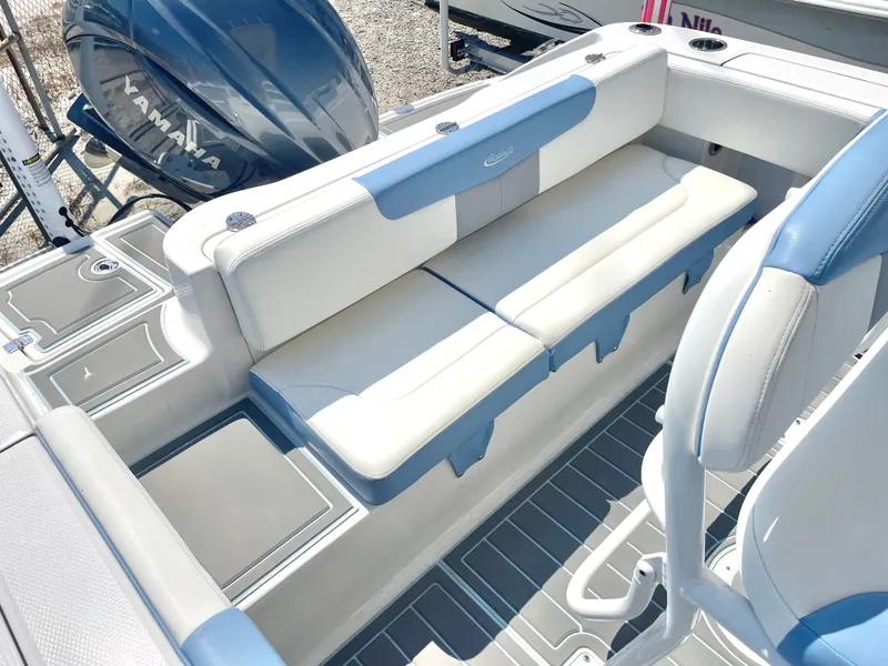 Slide: The Image of Robalo R202 Explorer 2023 - 35