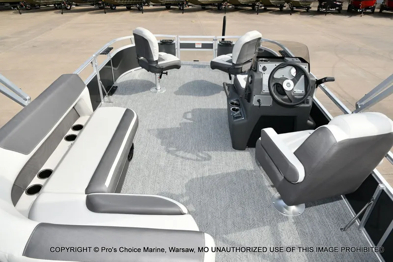 Slide: The Image of Sun Tracker Bass Buggy 16 XL Select 2026 - 13