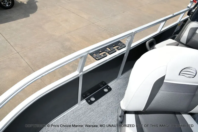 Slide: The Image of Sun Tracker Bass Buggy 16 XL Select 2026 - 27