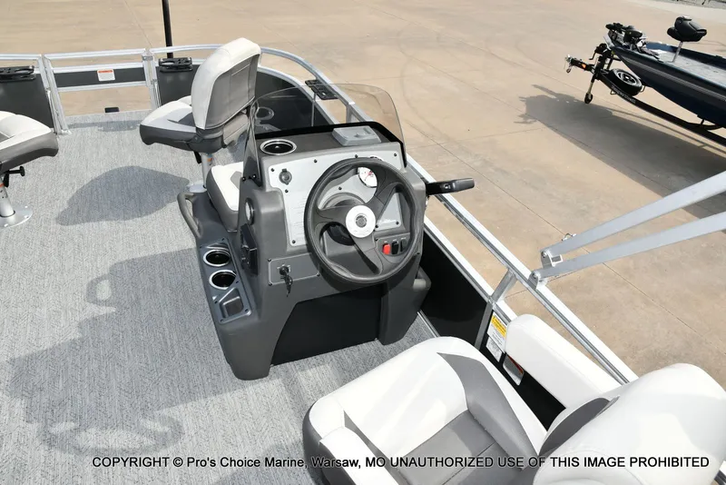 Slide: The Image of Sun Tracker Bass Buggy 16 XL Select 2026 - 35