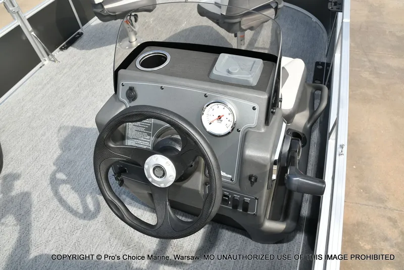 Slide: The Image of Sun Tracker Bass Buggy 16 XL Select 2026 - 37