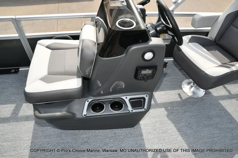 Slide: The Image of Sun Tracker Bass Buggy 16 XL Select 2026 - 9