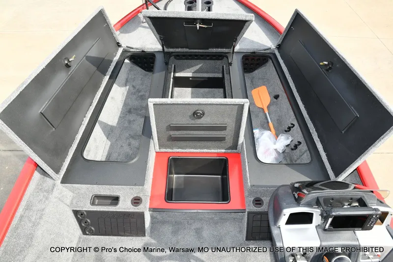 Slide: The Image of Tracker Savage 215 w/200HP Mercury Pro-XS 2026 - 11