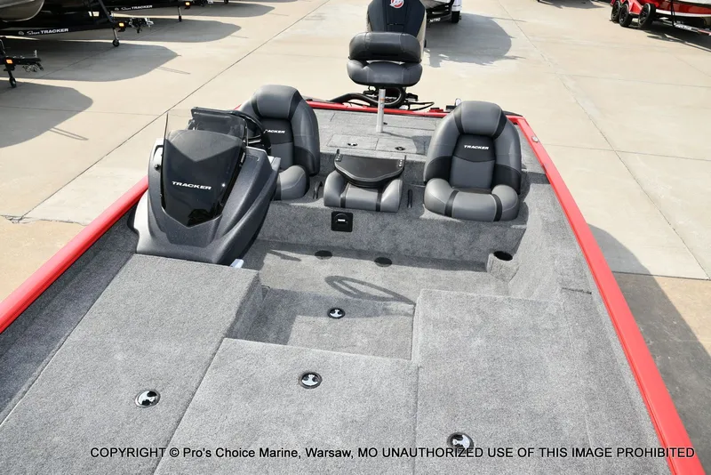 Slide: The Image of Tracker Savage 215 w/200HP Mercury Pro-XS 2026 - 12