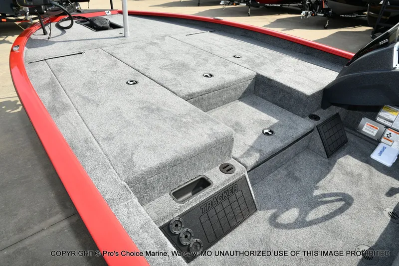 Slide: The Image of Tracker Savage 215 w/200HP Mercury Pro-XS 2026 - 14