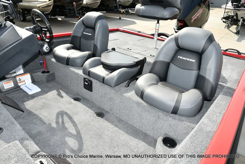 Slide: The Image of Tracker Savage 215 w/200HP Mercury Pro-XS 2026 - 16