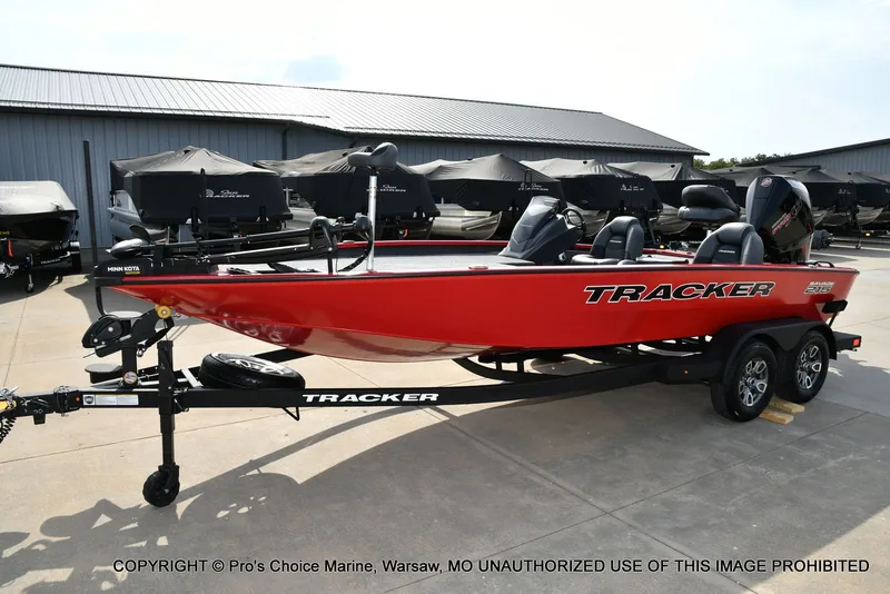 Slide: The Image of Tracker Savage 215 w/200HP Mercury Pro-XS 2026 - 24