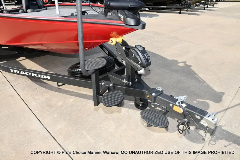 Slide: The Image of Tracker Savage 215 w/200HP Mercury Pro-XS 2026 - 30