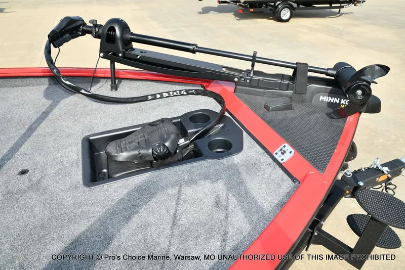 Slide: The Image of Tracker Savage 215 w/200HP Mercury Pro-XS 2026 - 31