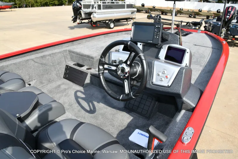 Slide: The Image of Tracker Savage 215 w/200HP Mercury Pro-XS 2026 - 34