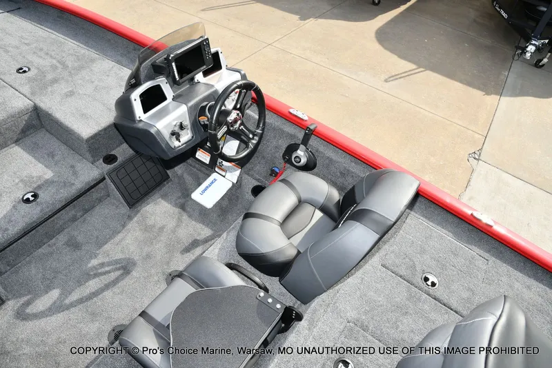 Slide: The Image of Tracker Savage 215 w/200HP Mercury Pro-XS 2026 - 38