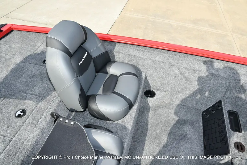 Slide: The Image of Tracker Savage 215 w/200HP Mercury Pro-XS 2026 - 43