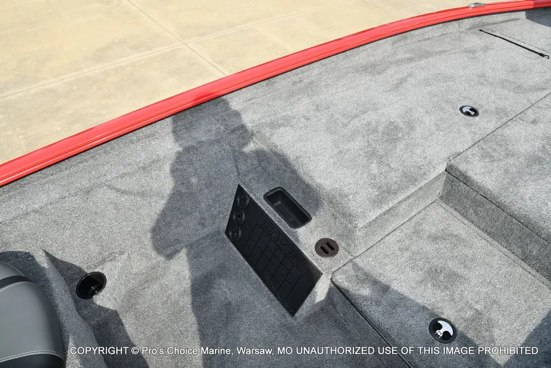 Slide: The Image of Tracker Savage 215 w/200HP Mercury Pro-XS 2026 - 44