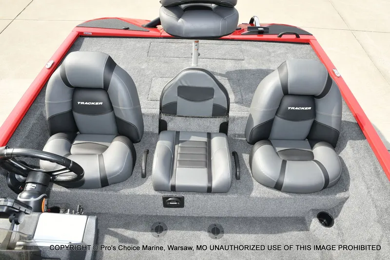 Slide: The Image of Tracker Savage 215 w/200HP Mercury Pro-XS 2026 - 49