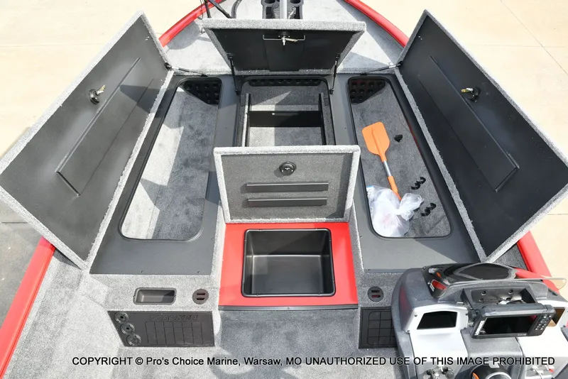 Slide: The Image of Tracker Savage 215 w/200HP Mercury Pro-XS 2026 - 50