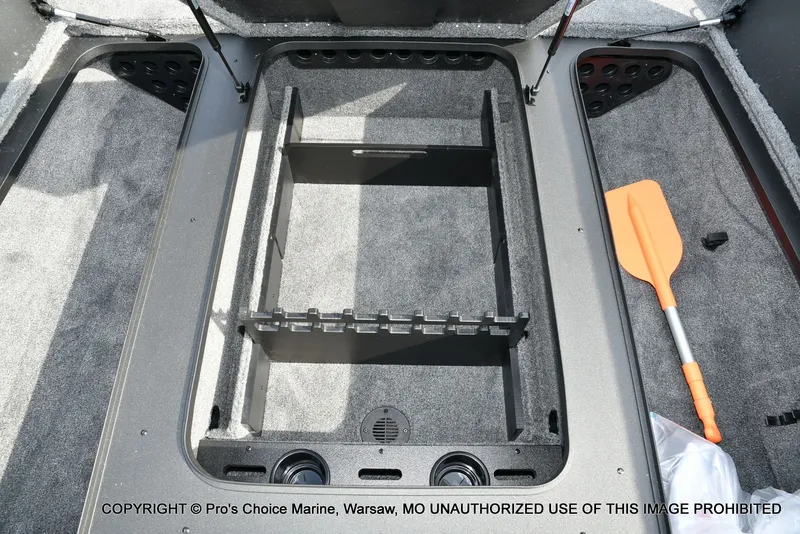 Slide: The Image of Tracker Savage 215 w/200HP Mercury Pro-XS 2026 - 53