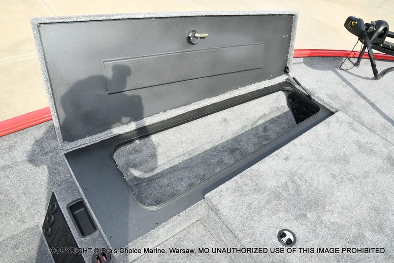 Slide: The Image of Tracker Savage 215 w/200HP Mercury Pro-XS 2026 - 54