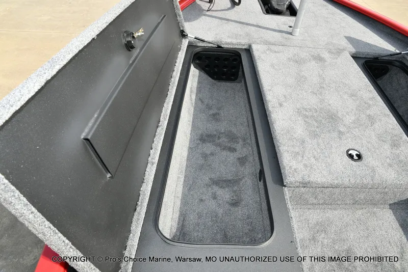 Slide: The Image of Tracker Savage 215 w/200HP Mercury Pro-XS 2026 - 55