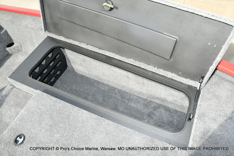 Slide: The Image of Tracker Savage 215 w/200HP Mercury Pro-XS 2026 - 56