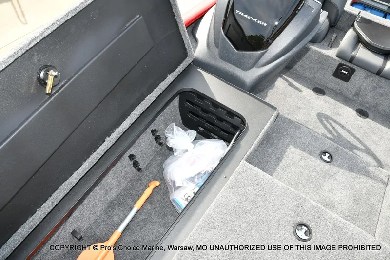 Slide: The Image of Tracker Savage 215 w/200HP Mercury Pro-XS 2026 - 59