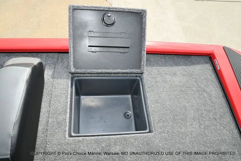 Slide: The Image of Tracker Savage 215 w/200HP Mercury Pro-XS 2026 - 63